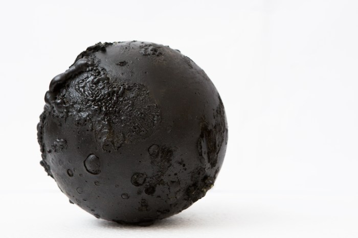 ozge enginöz-heykel-20x17x12 cm-(poliüretan köpük,sprey boya)